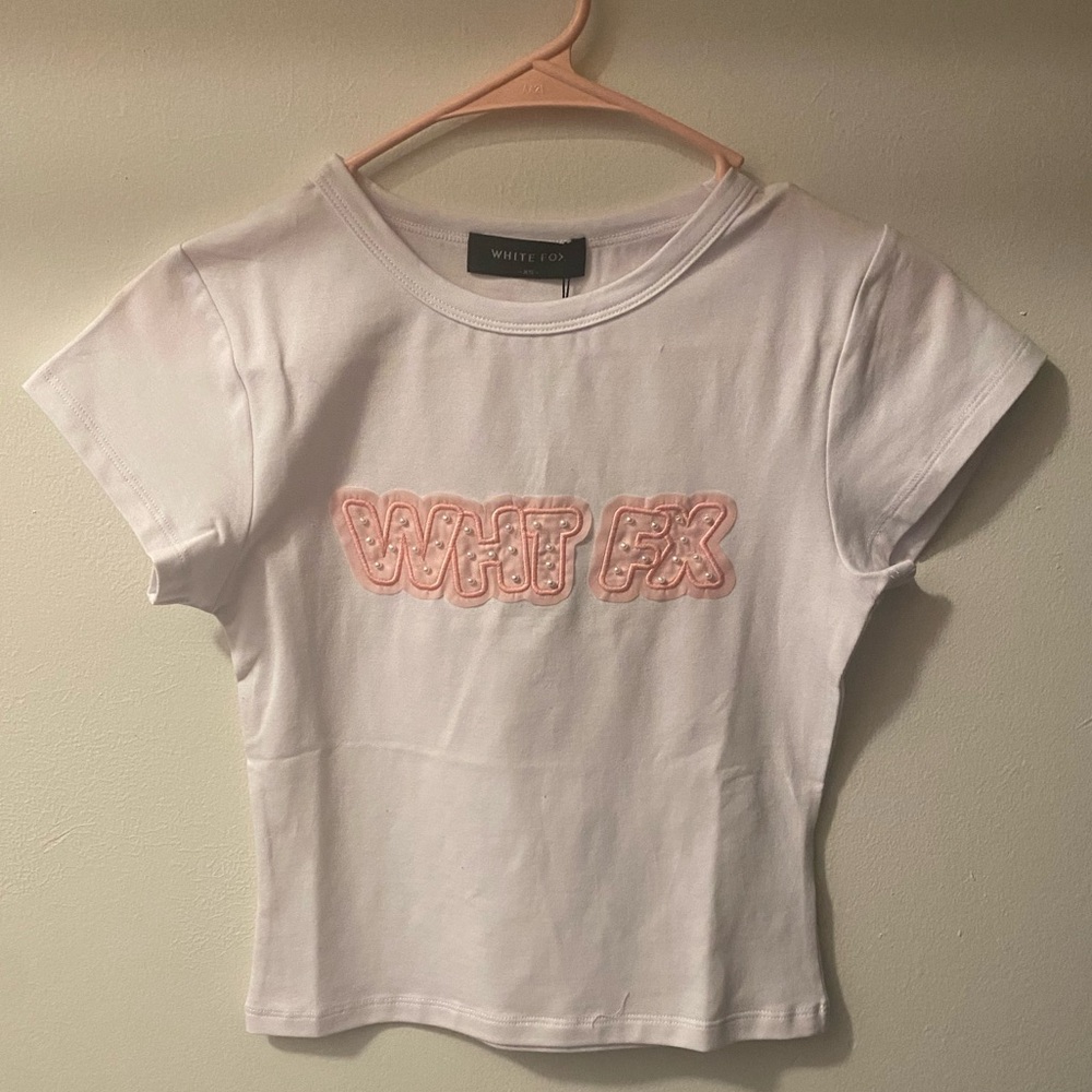 White Fox baby tee 🌸